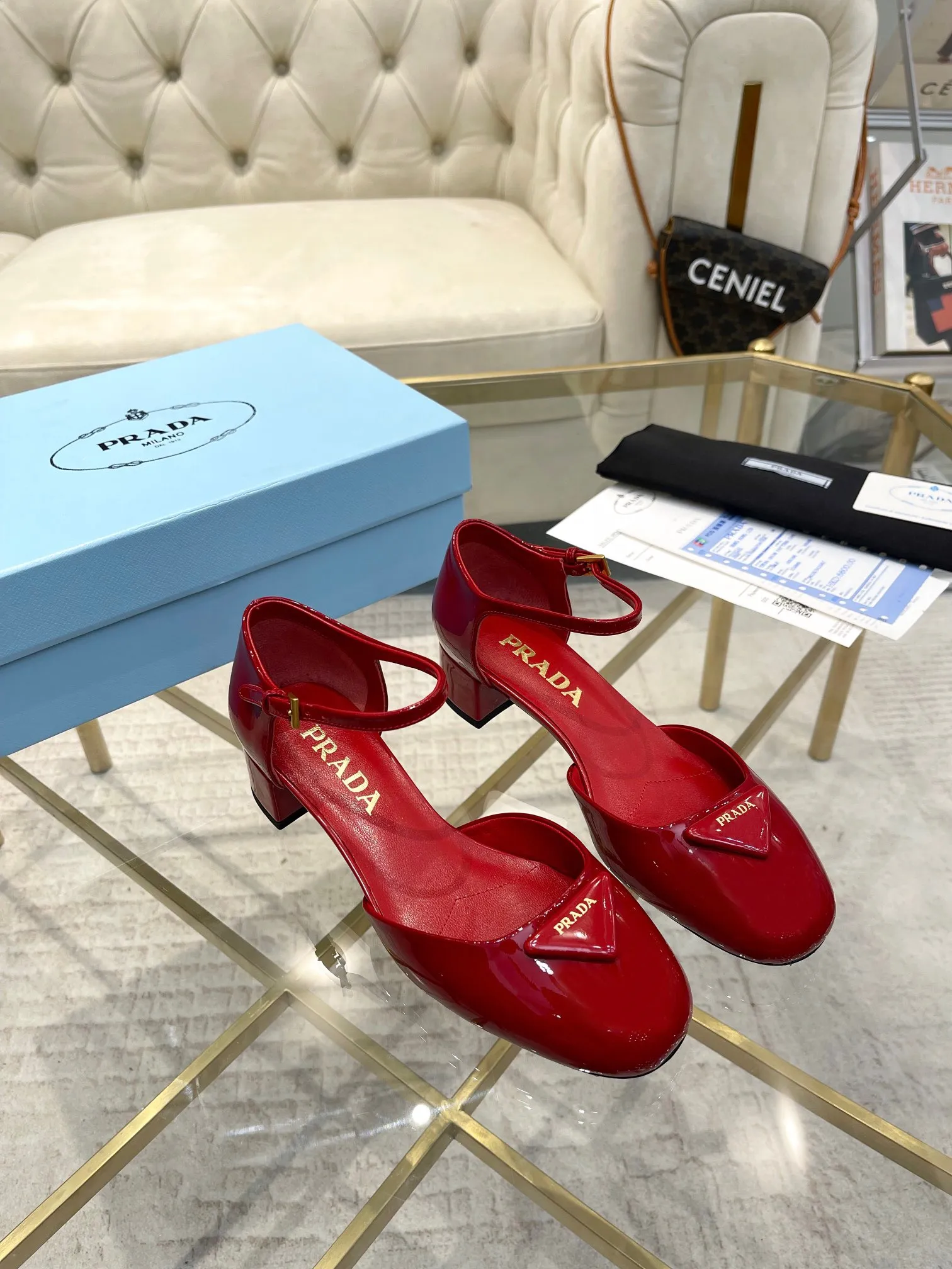 👟👟Ex-factory price 560👟👟 (imitation leather bottom-20) PRADA 👉Ready stock👈Remove the original plate and make a 1:1 replica‼ ️The highest version👌2024Prada early spring catwalk hot style 😘Latest spring style thick heel series (genuine leather sole), (simulated leather sole) goddess must-have super beautiful on the feet 👉The upper is made of imported cow patent leather, soft and textured, lining + foot pads, imported sheepskin lining, breathable and comfortable, reverse molded brand buckle, heel height 4.5M, size 35M-39M (34 40 41 42 Customized (non-returnable and non-exchangeable)
